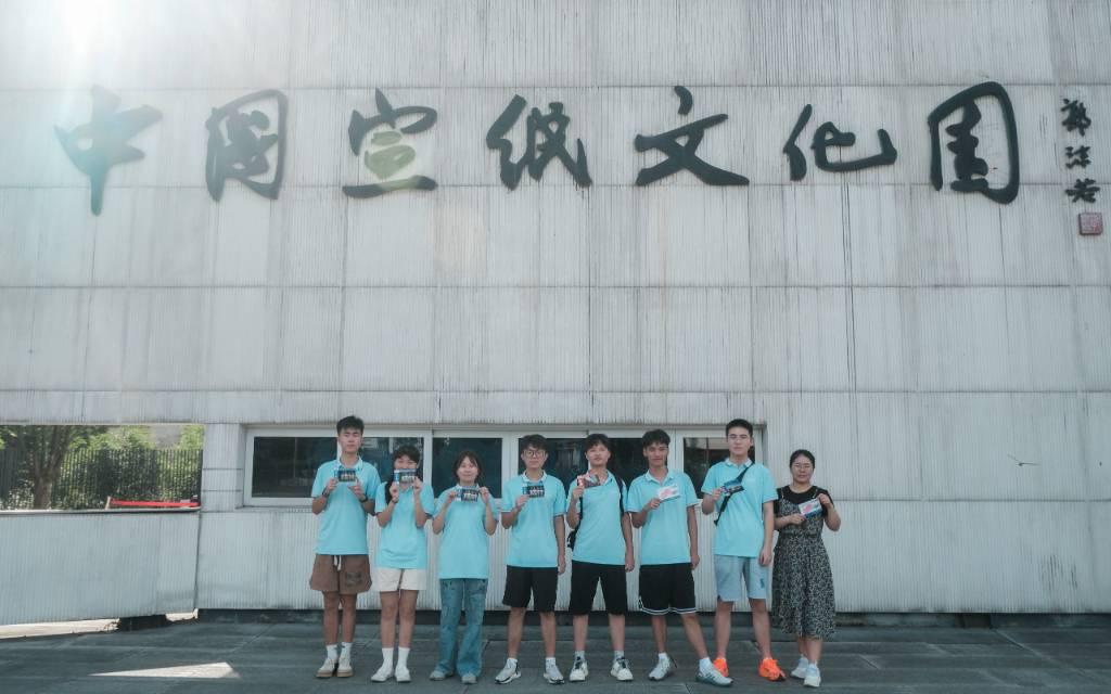 图为实践团队前往宣纸文化园参观学习 通讯员龙俊丞摄